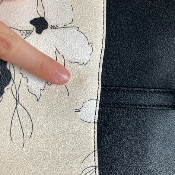 Chaps Floral Black and Cream Tote Bag - Picture 3 of 16